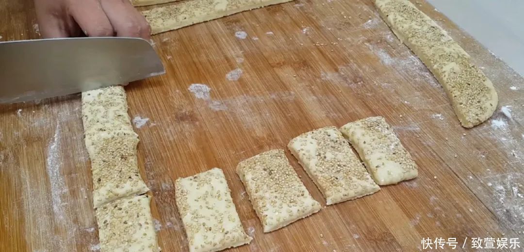 面包|2个鸡蛋,1碗面,不用蒸不用烙,比面包松软香甜,吃过就念念不忘