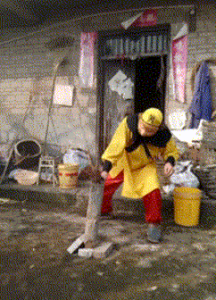 |搞笑GIF:不同年龄女人走路的区别