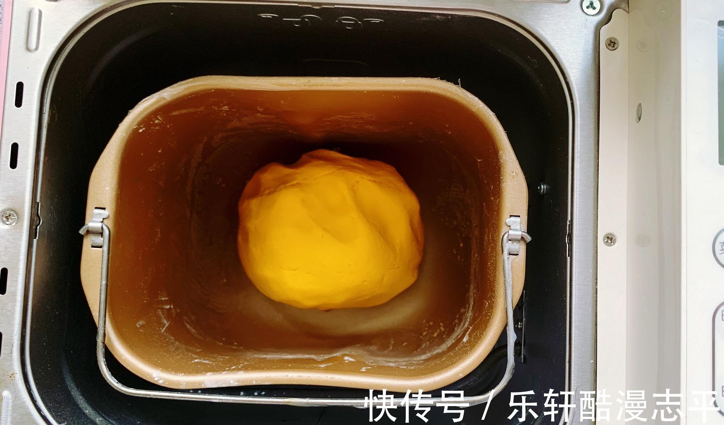 糯米团|一口一个好吃的南瓜球，椰香浓郁，只需一个蒸锅就搞定