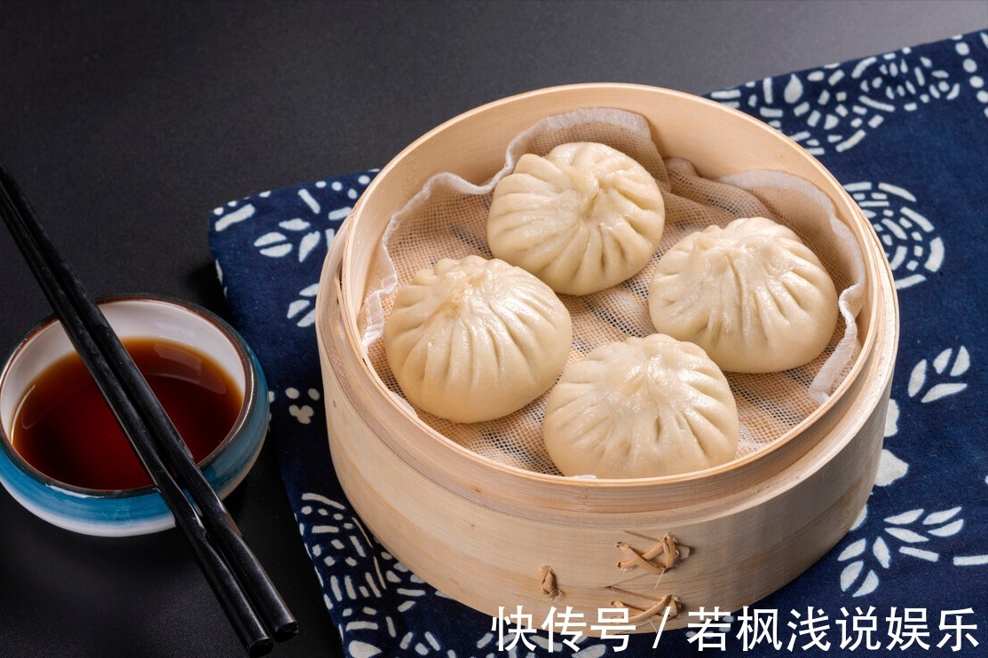 松软|蒸包子,万不可直接上锅蒸,牢记3个诀窍,包子鲜嫩松软,不塌陷