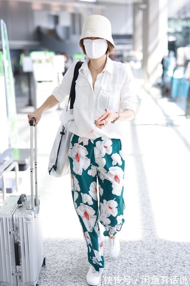 时髦|马伊琍真不讲究,奶奶辈喜欢的“花裤子”也穿出门,看着还挺时髦
