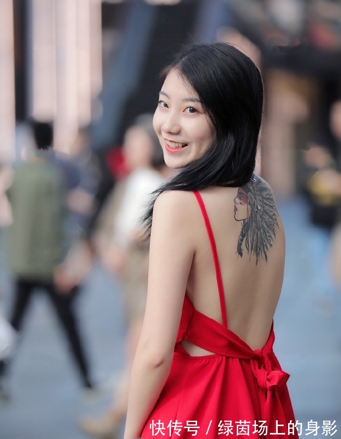身材 姐姐的“红”很妖艳，既显身材又显气质，长裙就该这样穿