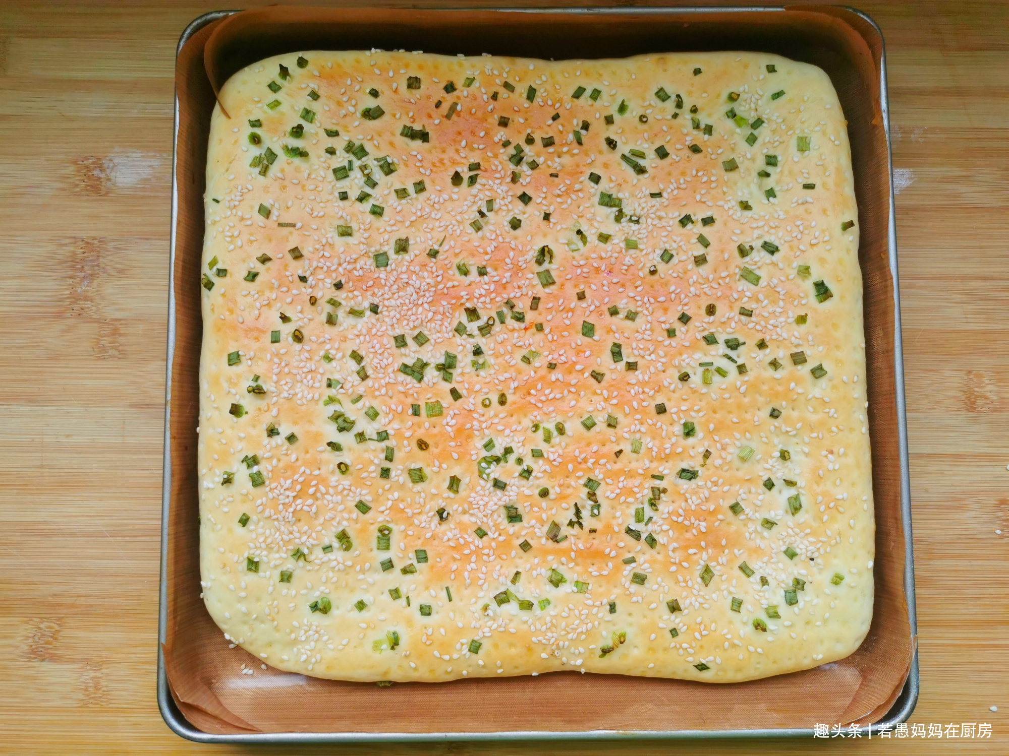 在家做香葱肉松面包卷，低糖少油，真材实料，比面包店买的要好吃