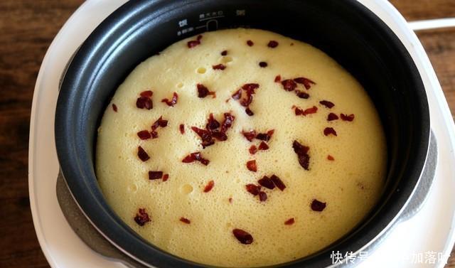 放油|5个鸡蛋1碗面粉,不放油少放糖,用电饭锅做一个好吃又好看的蛋糕