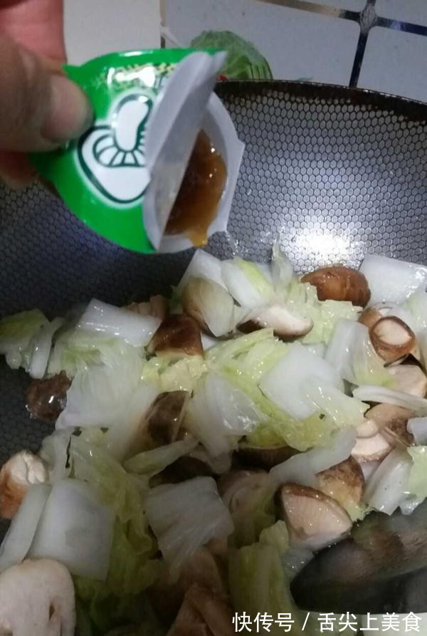 白菜|炒白菜，直接放油再下锅就错了，一招教你做出美味的白菜，特好吃