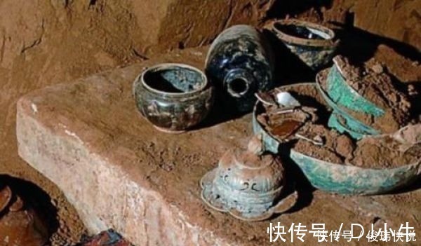 吕门四贤$村民挖自家祖坟被抓?大喊我不是“盗墓贼”,专家我不听,你就是