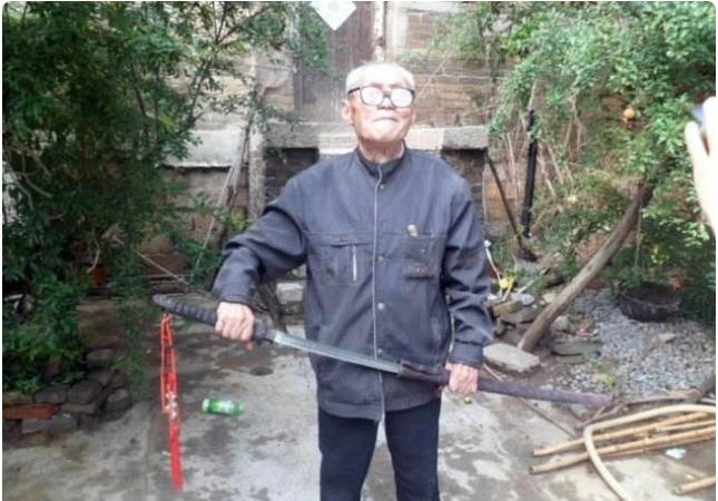 把军刀|抗战老兵缴获一把“破军刀”,日本欲出价3千万赎回,如今珍藏博物馆