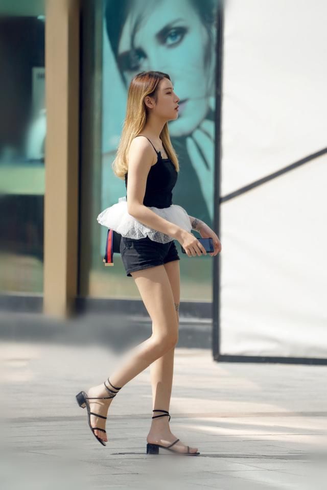 时尚|街拍:时尚性感的穿搭迷人的身材,诱惑