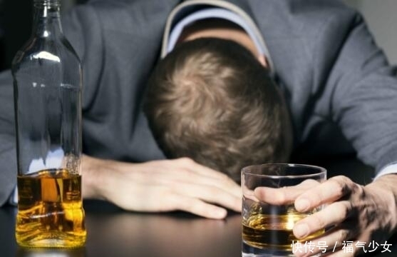 年轻|年轻是本钱,5个坏习惯最好少做,易患癌,最好改掉