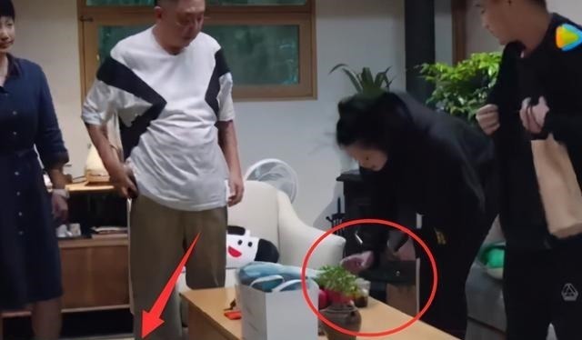 |奚梦瑶何猷君铁憨憨喝茶，于谦目瞪口呆，搞笑背后是藏不住的教养