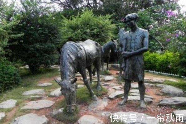 绕道$中国最“另类”的雕像:女人走过低下头,带孩子的市民都绕道离开