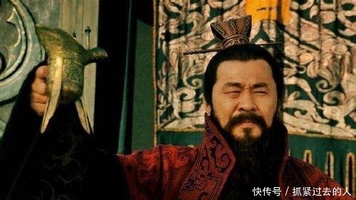 忠心耿耿|徐庶降曹后果真不献一计?在关键时刻,他向曹操献了一条毒计