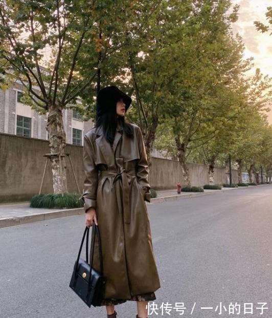大衣+ 今年火了一种穿搭，叫“大衣+裸靴”，优雅大气，早春穿正合适！