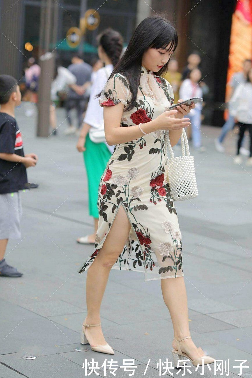 黄皮女生选衣服时一定要注意,穿搭清新亮眼