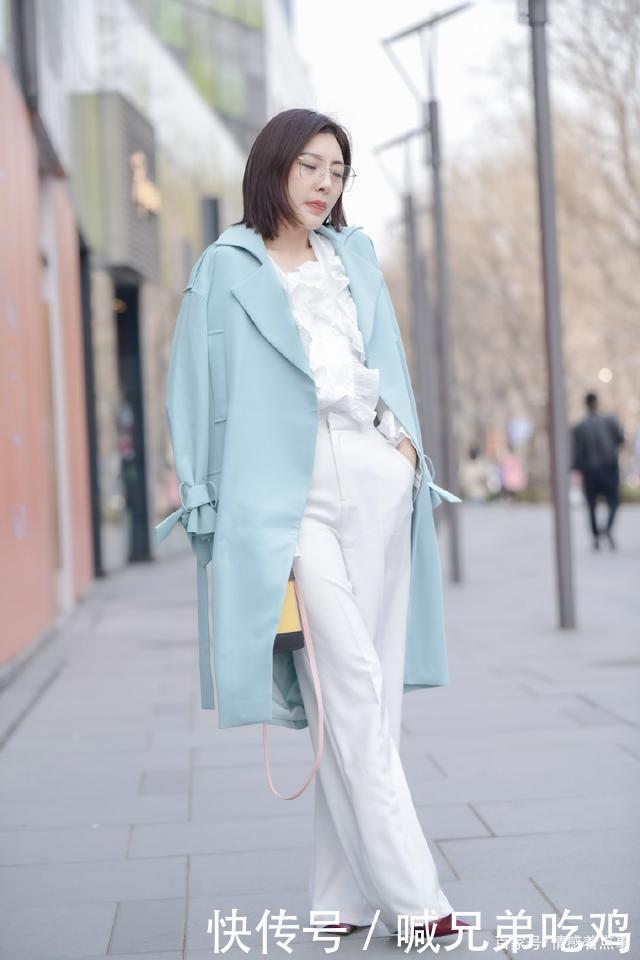 呢子大衣|深秋时节,呢子大衣搭配白色套装 ,展现了优雅气质