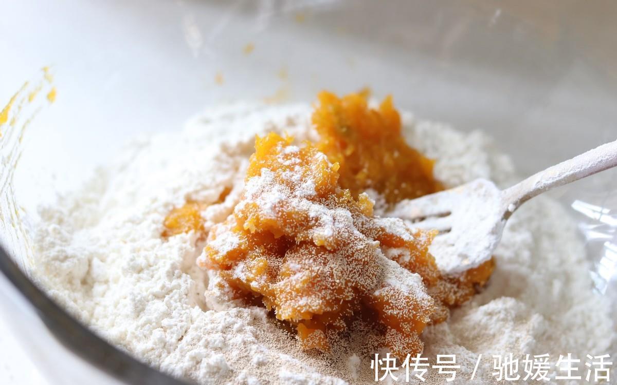 南瓜块|自制奶香南瓜小馒头，不用烤箱，制作简单，一个平底锅就能搞定