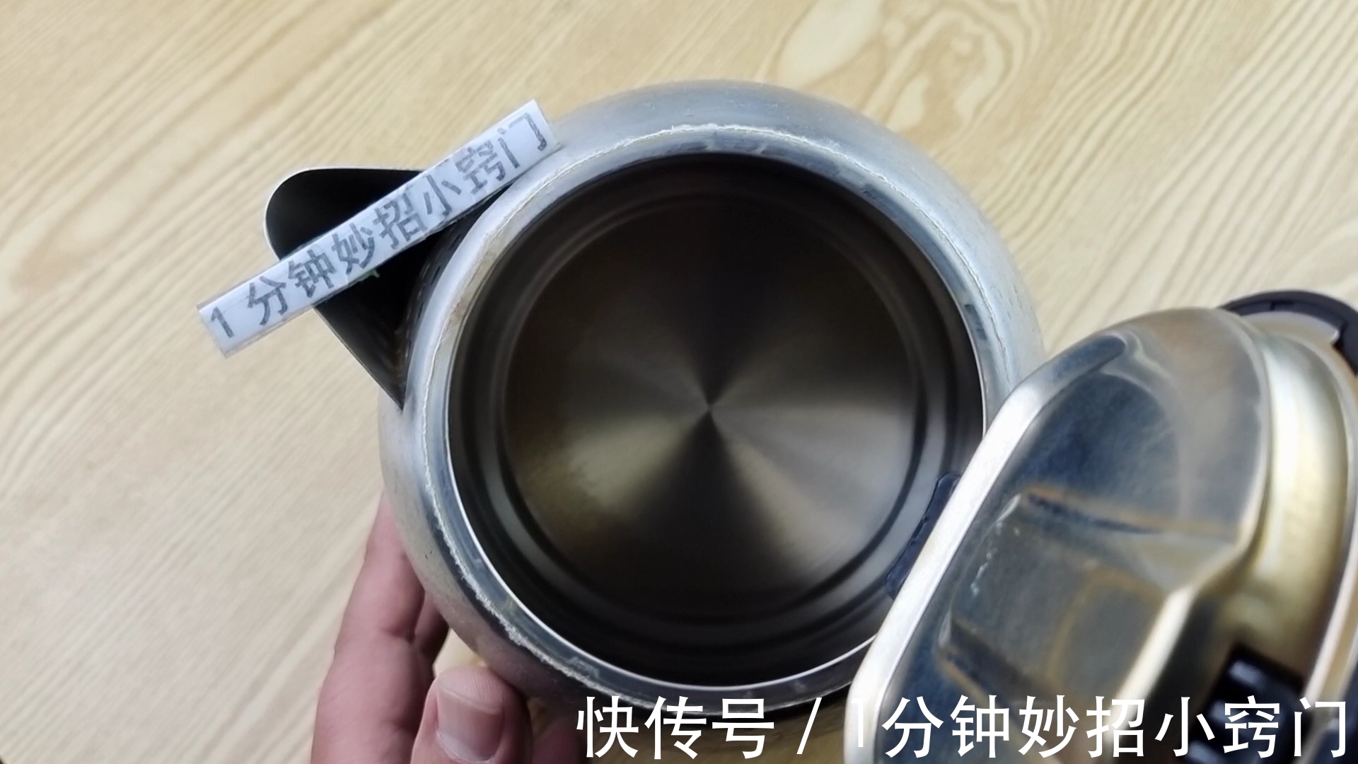 在水壶里撒一点，水垢轻松往下掉，简单快速，太实用了