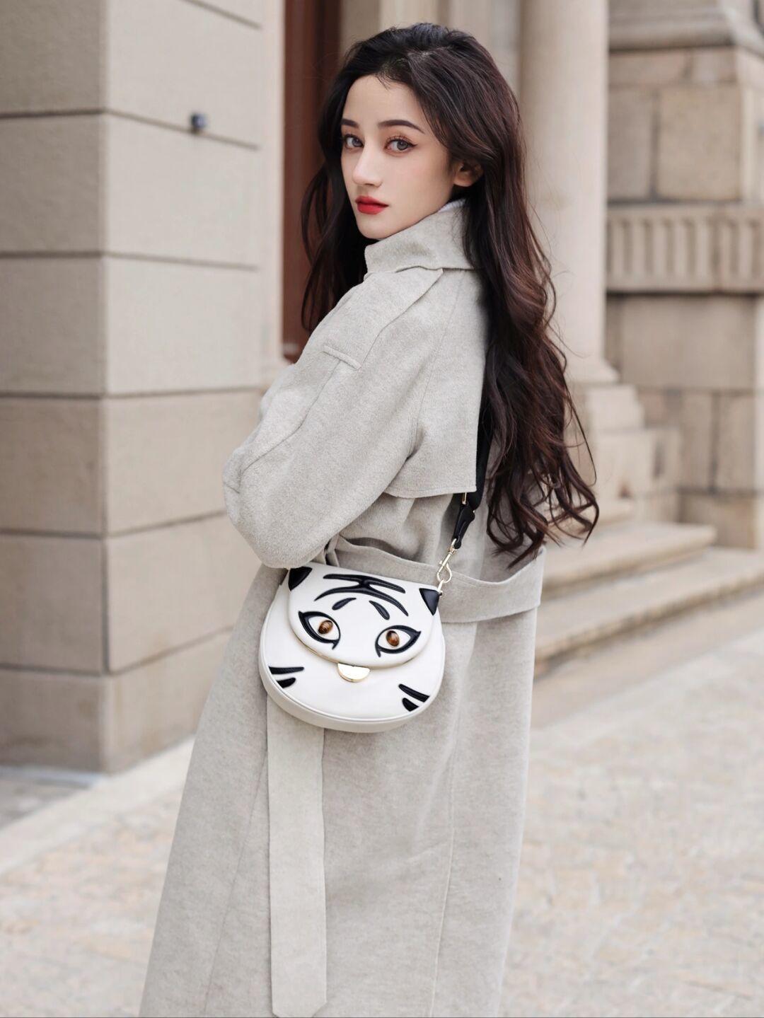 浪漫风|真正洋气的女人,冬天都爱穿这几款“大衣”,简约利落又百搭