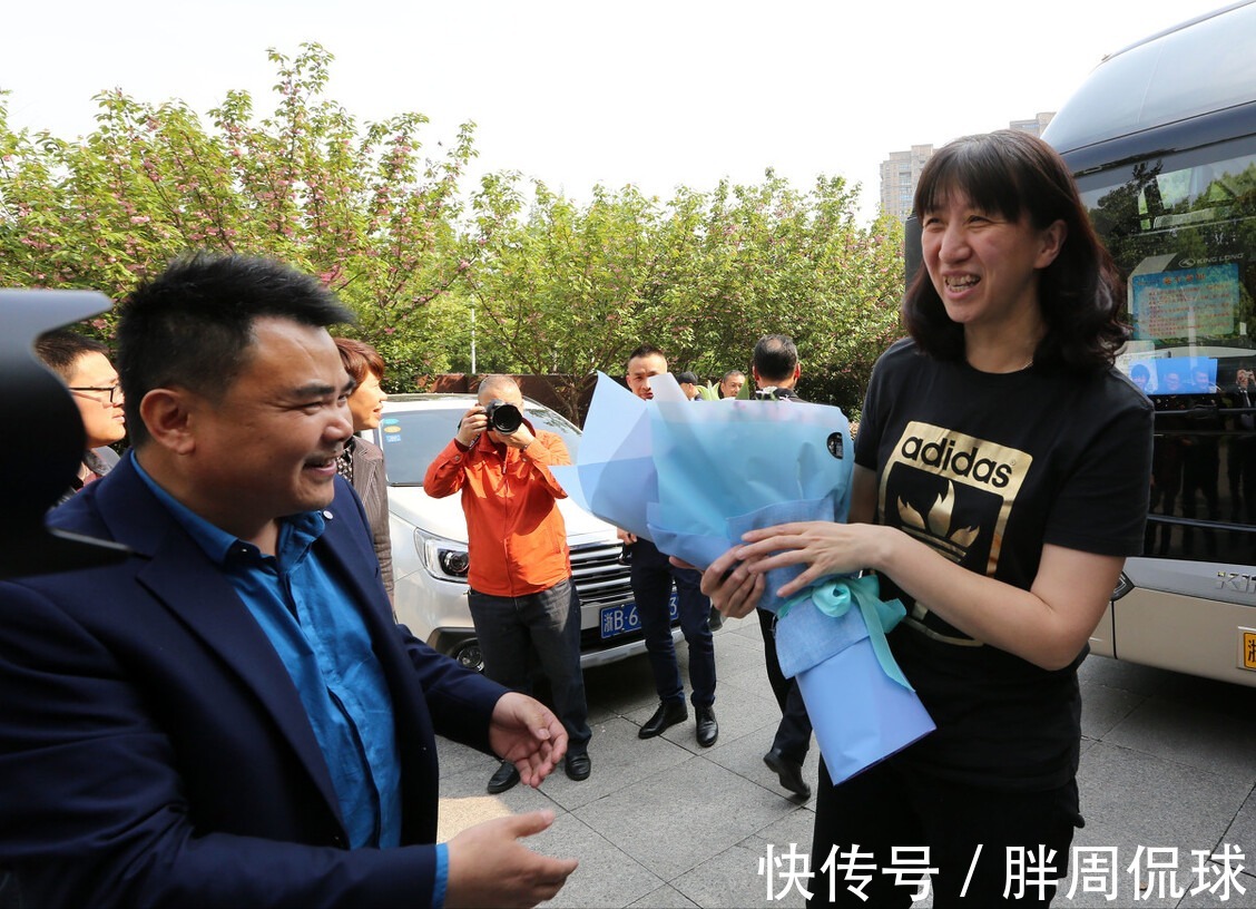 中国女排|中国女排宣布选帅专家组名单,郎平陈忠和领衔,曝安家杰挂帅山东