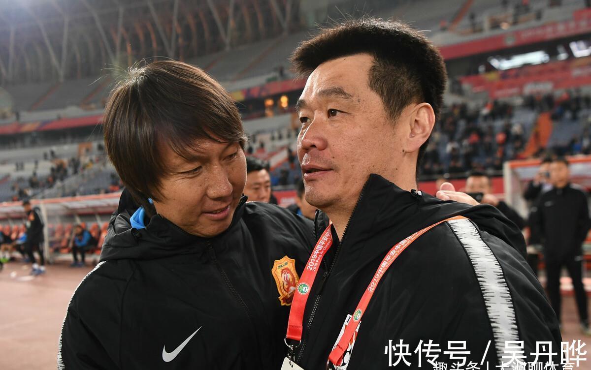 里皮|足球权威记者有新奇表态：建议中国国足撤下李霄鹏，使用韩国教练