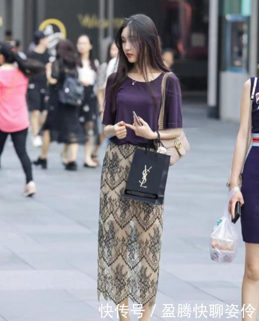 长裙|街拍美图穿搭时尚长裙的小姐姐,穿出了气场,尽显女神魅力