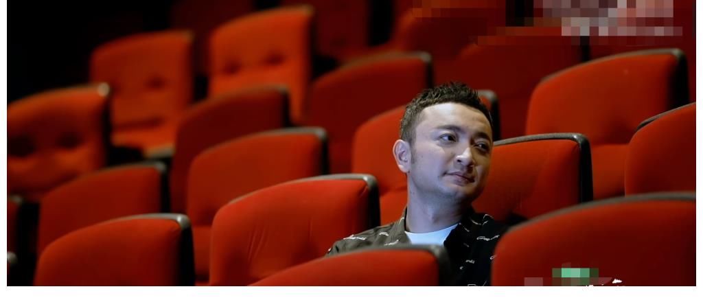 “國臉”剛強(qiáng)綜藝節(jié)目首秀鏡頭被剪光，小尼社交賬號(hào)早見端倪