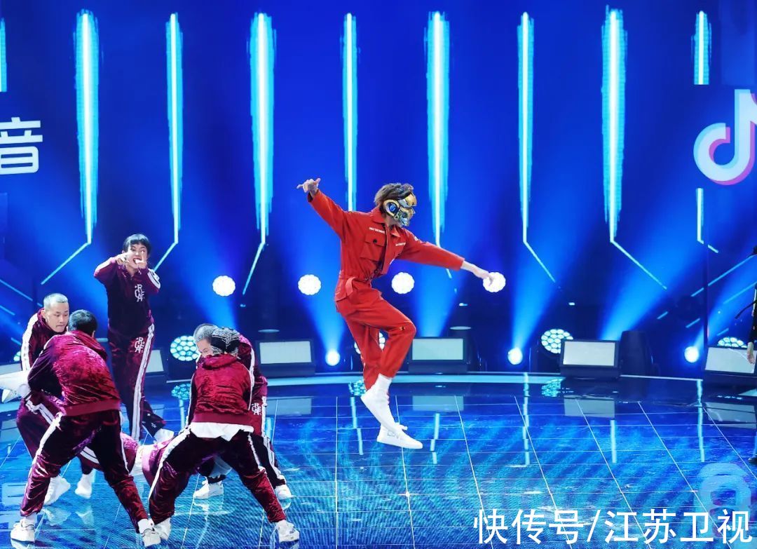 queen|《蒙面舞王》第二赛段淘汰赛开启,“国民舅舅”王耀庆惊喜助阵猜评团