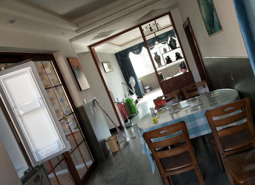 硬装|130平硬装30万，看上去却仅值5万，装修让我难以忘记，客厅太奇怪