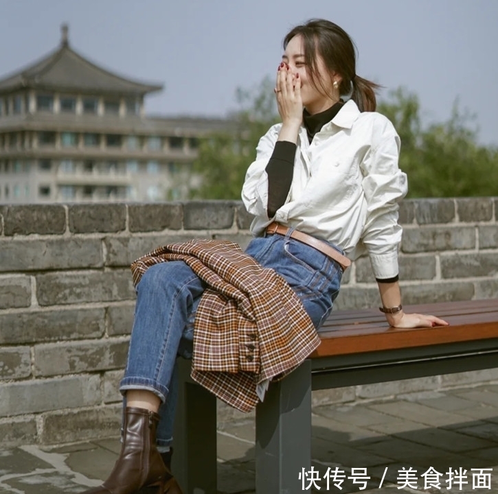 卫衣 40岁以上女人,不要叠穿卫衣了,扮嫩!现在流行叠穿衬衫,特高级