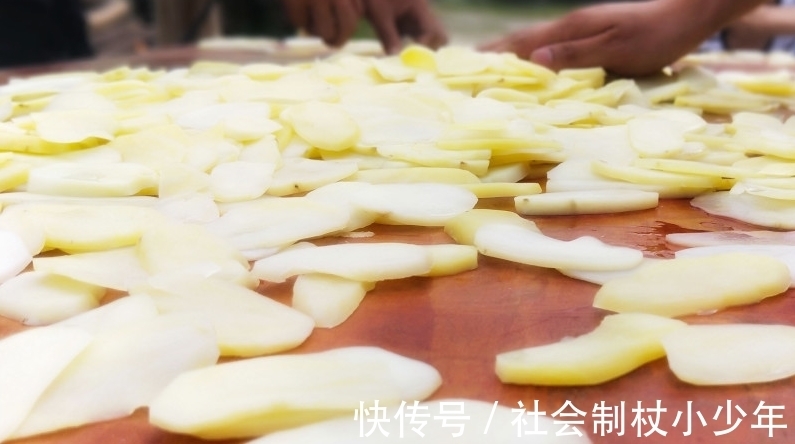 土豆片|末伏多晒些土豆干，到冬天炖肉炒肉，比新鲜土豆都美味，教您方法