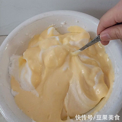 玉米油|这道8寸威风蛋糕到底是谁发明的,我吃了半碗都不解馋