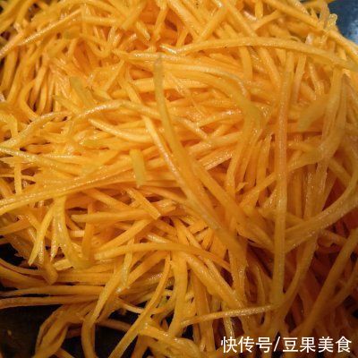 吃了这碗美味家常菜:凉拌胡萝卜,一口下肚感觉超暖
