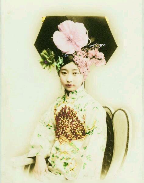 眼光来|清朝的妃子们其实并不丑，当她们认真照相的时候会美的让你感到惊艳