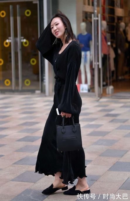 牛仔裤 穿着卡其色,时尚而老成,充满高级感