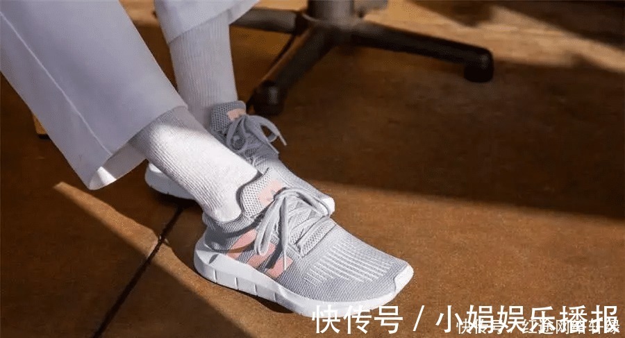 阿迪|穿着“阿迪”的球鞋，去“耐克”专卖店买鞋，导购员会怎么看待？