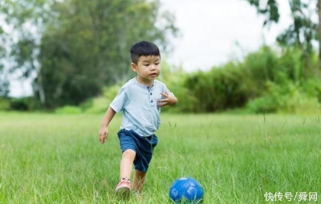 钠离子|男孩缺钙停止发育,身高仅1米,医生怒斥这2种食物别再纵容娃吃