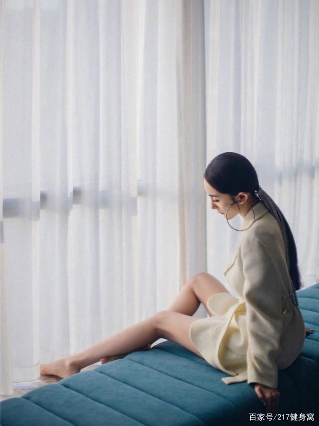 杨幂因“漫画腰”道歉！医生：会增加腰椎退变的风险，不建议尝试