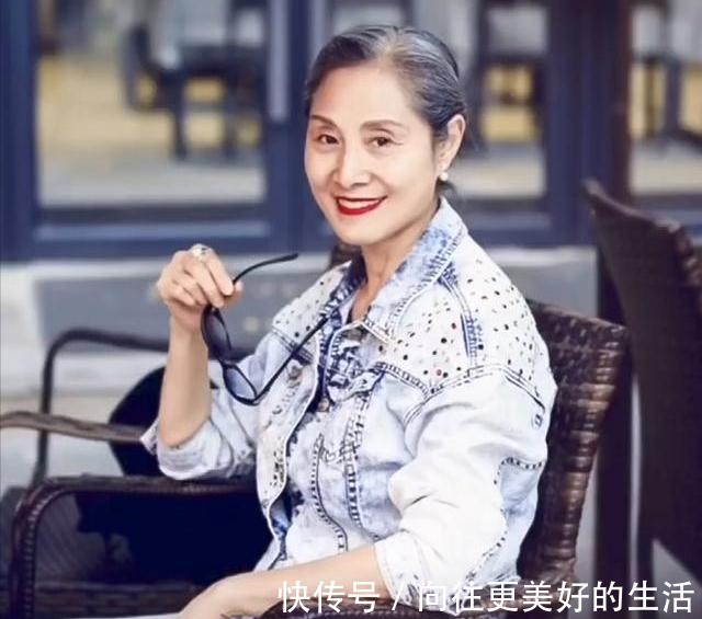 白发 70岁不染发会不会很显老染发阻挡不了衰老,遮掩不如顺其自然!