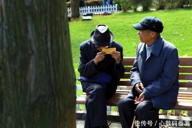  吸烟喝酒|坦白说：老年痴呆也许“偏爱”这4类人，真心希望你不在其中