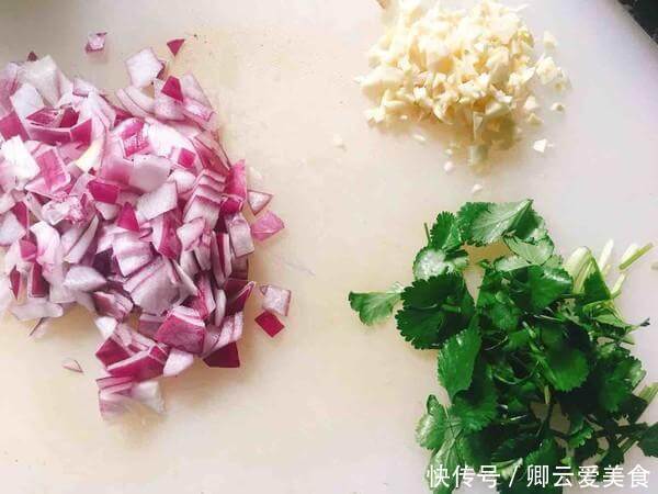 这菜只有中国有,很多人却不敢吃,留学生们回国,直呼想死你了