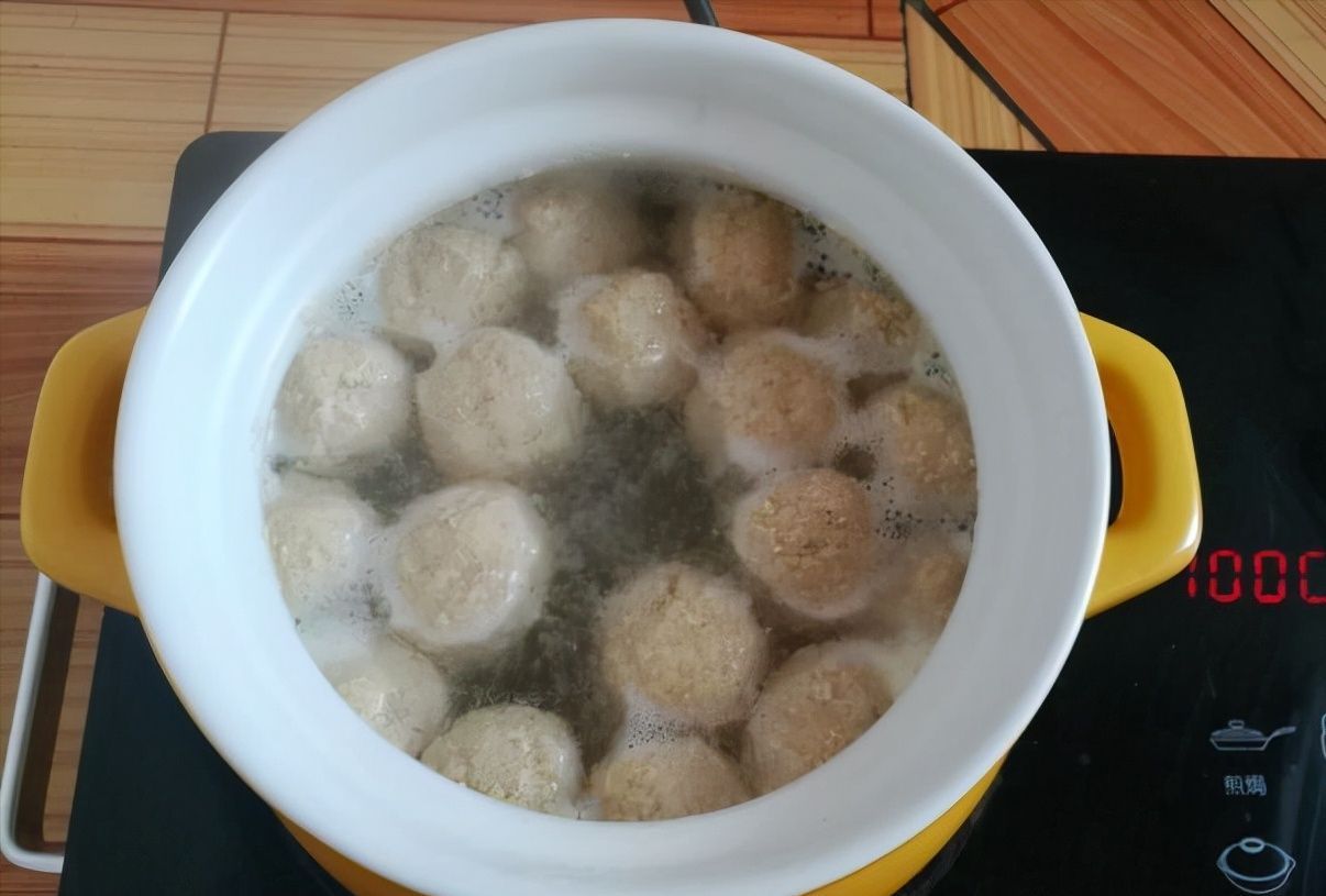 西兰花|这种水果2块钱1斤,猪肉加它做丸子,清甜爽口不油腻,越吃越香