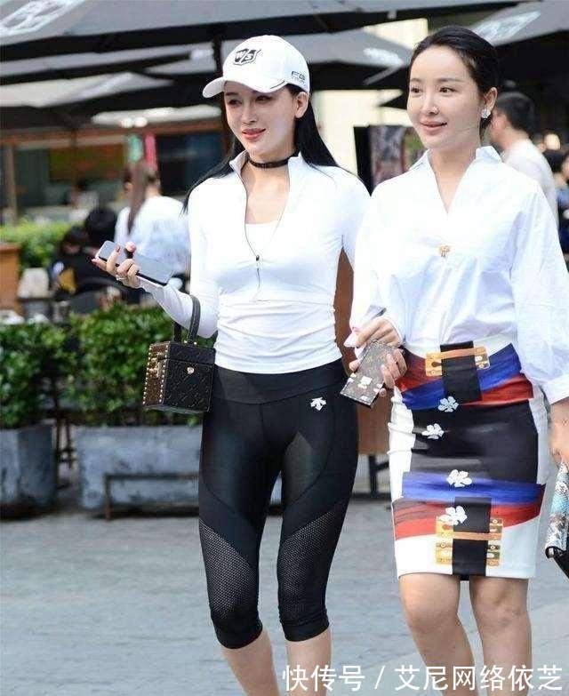 协调|桃粉色露脐长袖搭配阔腿打底裤,简约为主,大多数都是黑白搭配