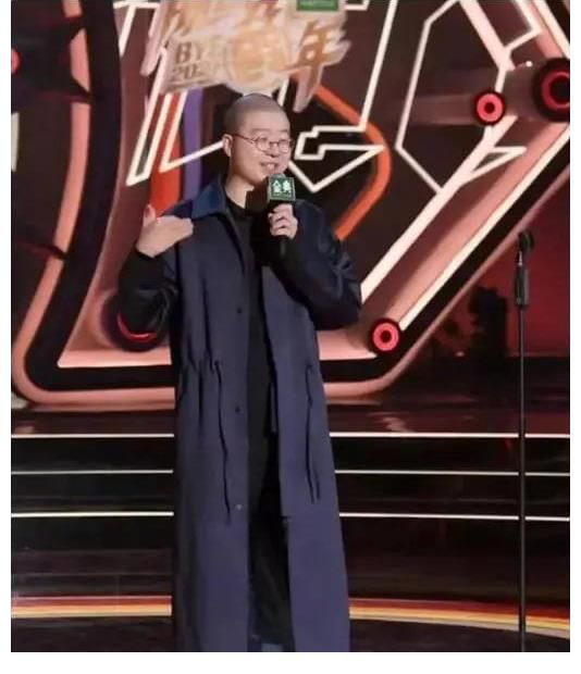 脱口秀跨年:和2021笑着说“再见”