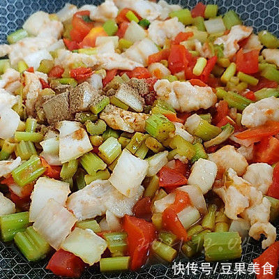 酸辣什锦焖肉片最过瘾的吃法，做一次都不够吃
