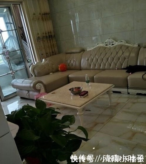 瓷砖|朋友全款180万买的新房,一进门就被地砖雷翻了,审美太独特!