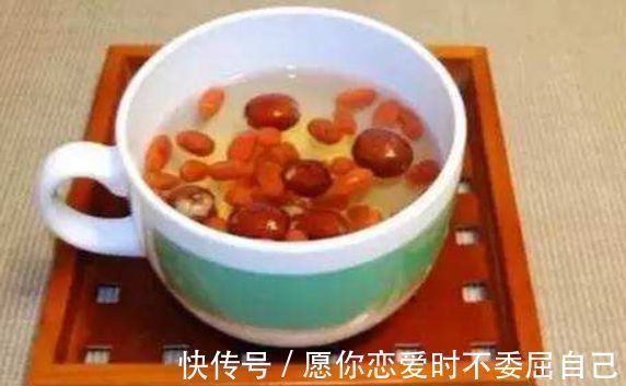 食用枸杞|枸杞与“它”一起泡，坚持喝一周，有助于排肝毒，给肝“洗个澡”