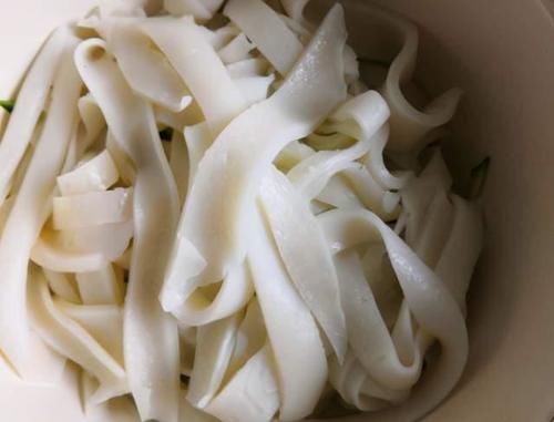 凉皮最简单的做法，不用洗面，劲道爽滑张张透亮，不软糟特好吃