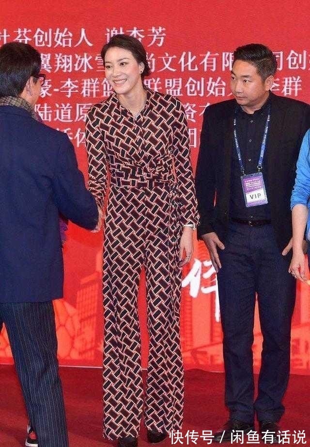 气场|谢杏芳陪林丹出席活动,178穿西装气场真强,39岁越来越有女人味