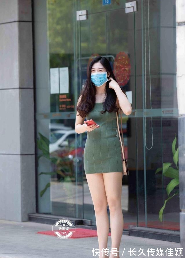 魅力|贴身舒适的连衣裙,好看又前卫,挺拔有魅力