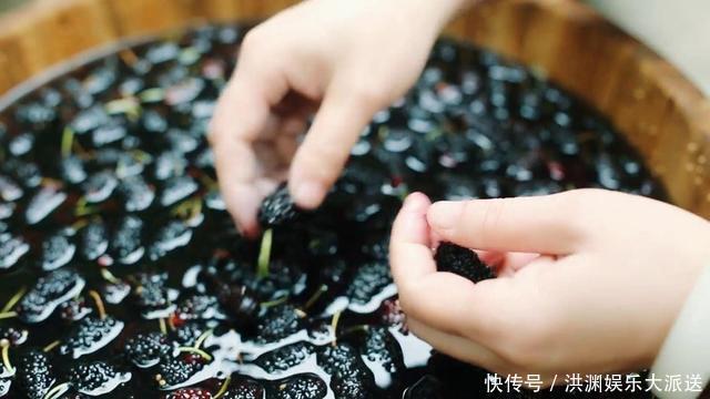 乌黑亮丽|白头发太多吃这个,煮一锅能吃半个月,头发乌黑亮丽,变柔顺!
